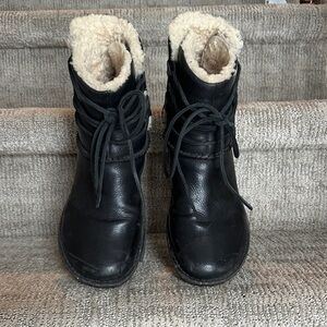 UGG Caspia Black Leather and Genuine Sheepskin Lined Winter Boots with Laces